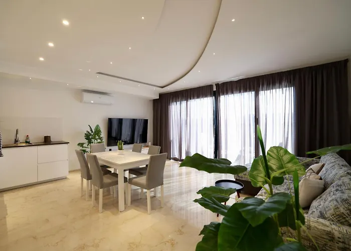 Apartment Spinola Bay Coastal Home11b