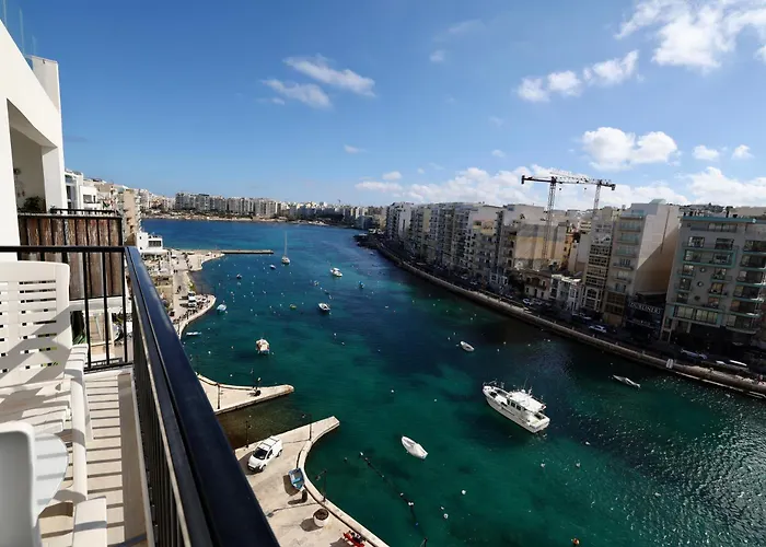 Spinola Bay Coastal Home11b *