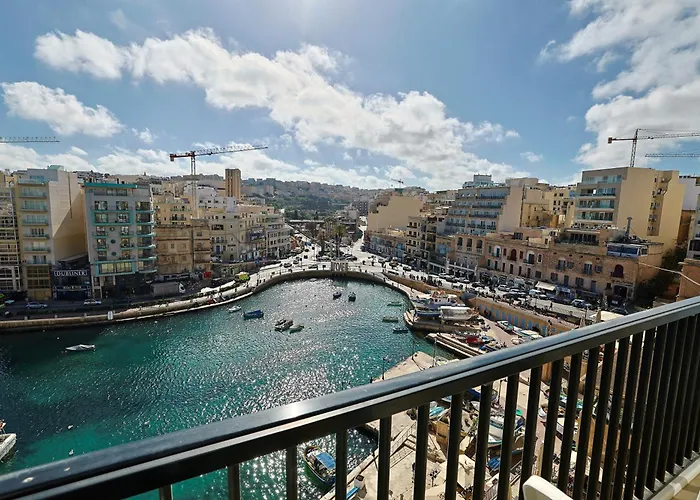 Spinola Bay Coastal Home11b *